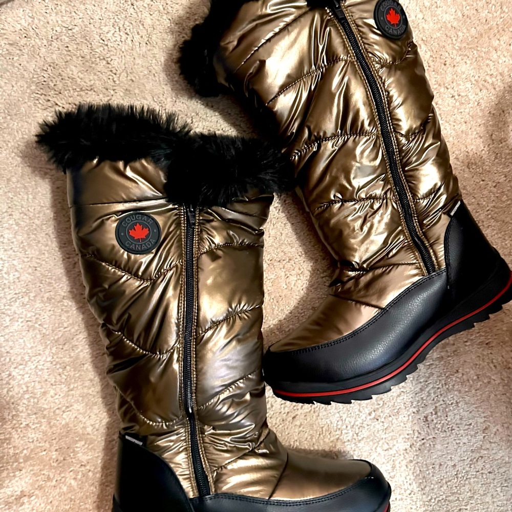Gorgeous waterproof warm snow boots. Canadian Cougar Size 9. Bronze with fur.